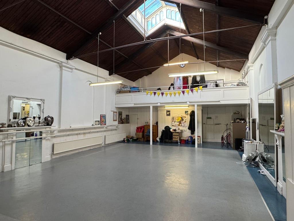 Lot: 96 - FORMER CHURCH CURRENTLY IN USE AS A DANCE STUDIO - Main studio with mezzanine level